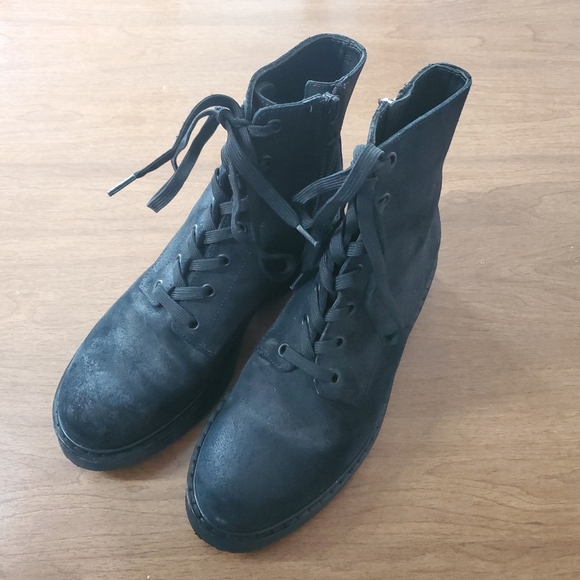 Vince Womens Suede Combat Boots Size 7.5 Black Lace Up Ankle Booties Comfy Moto - Picture 1 of 11